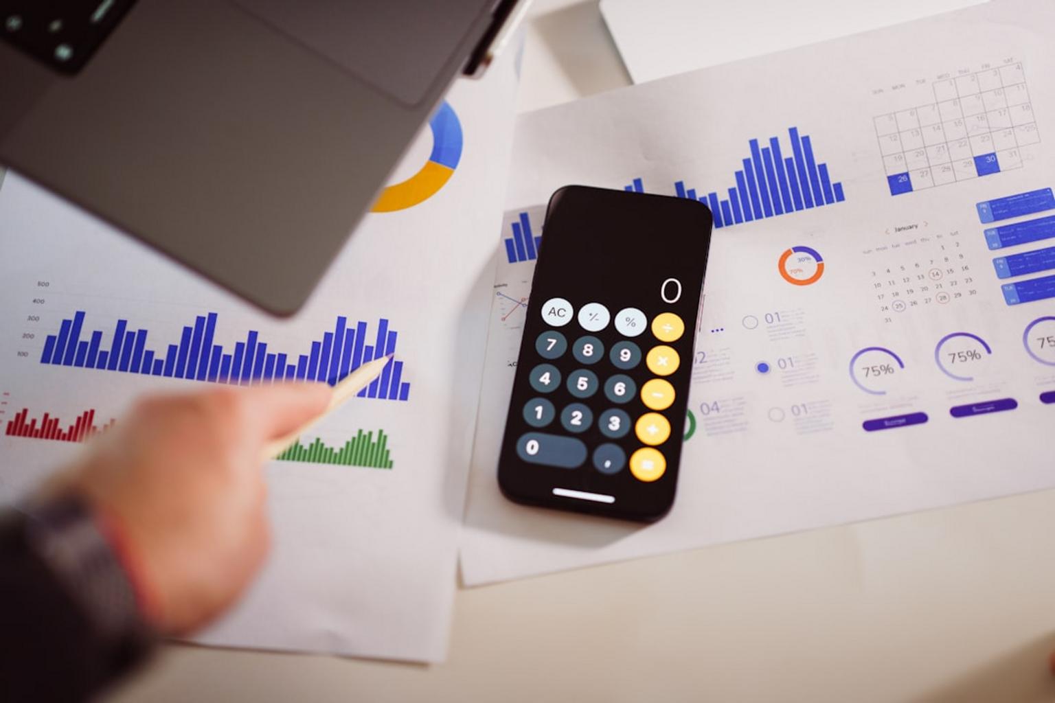 Mobile apps interface for expense tracking