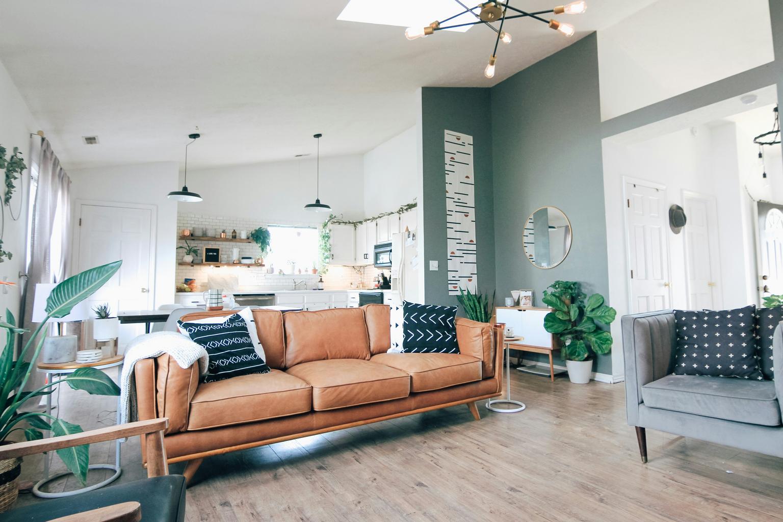Diagram comparing co living and hotel options for long stays
